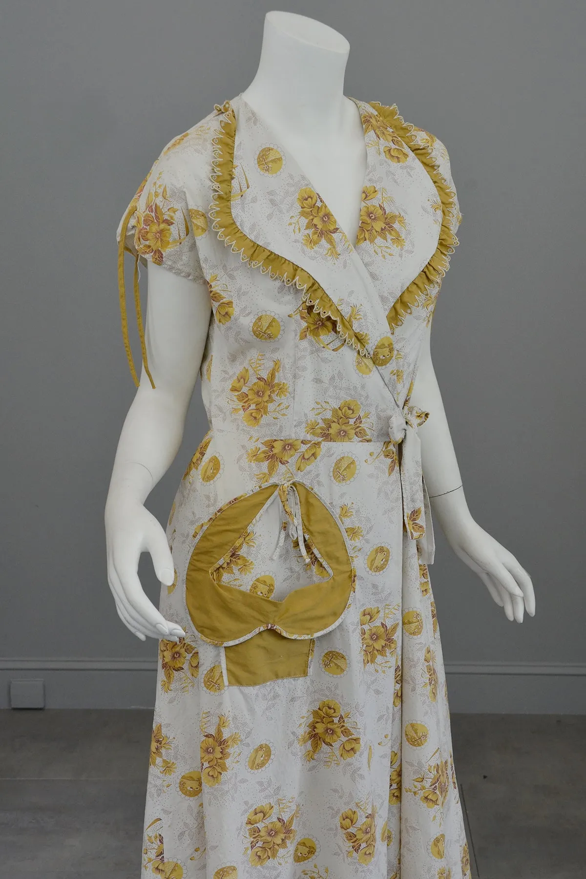 1930s 40s Novelty Print Cotton Wrap Dress, Housecoat, Robe