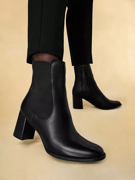 5th Avenue  Black Leather Heeled Chelsea Boot