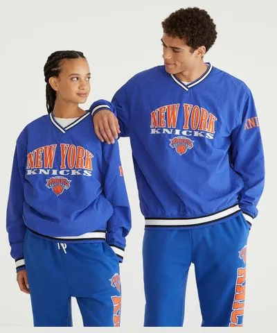 Aeropostale New York Knicks Nylon Pullover Shirt