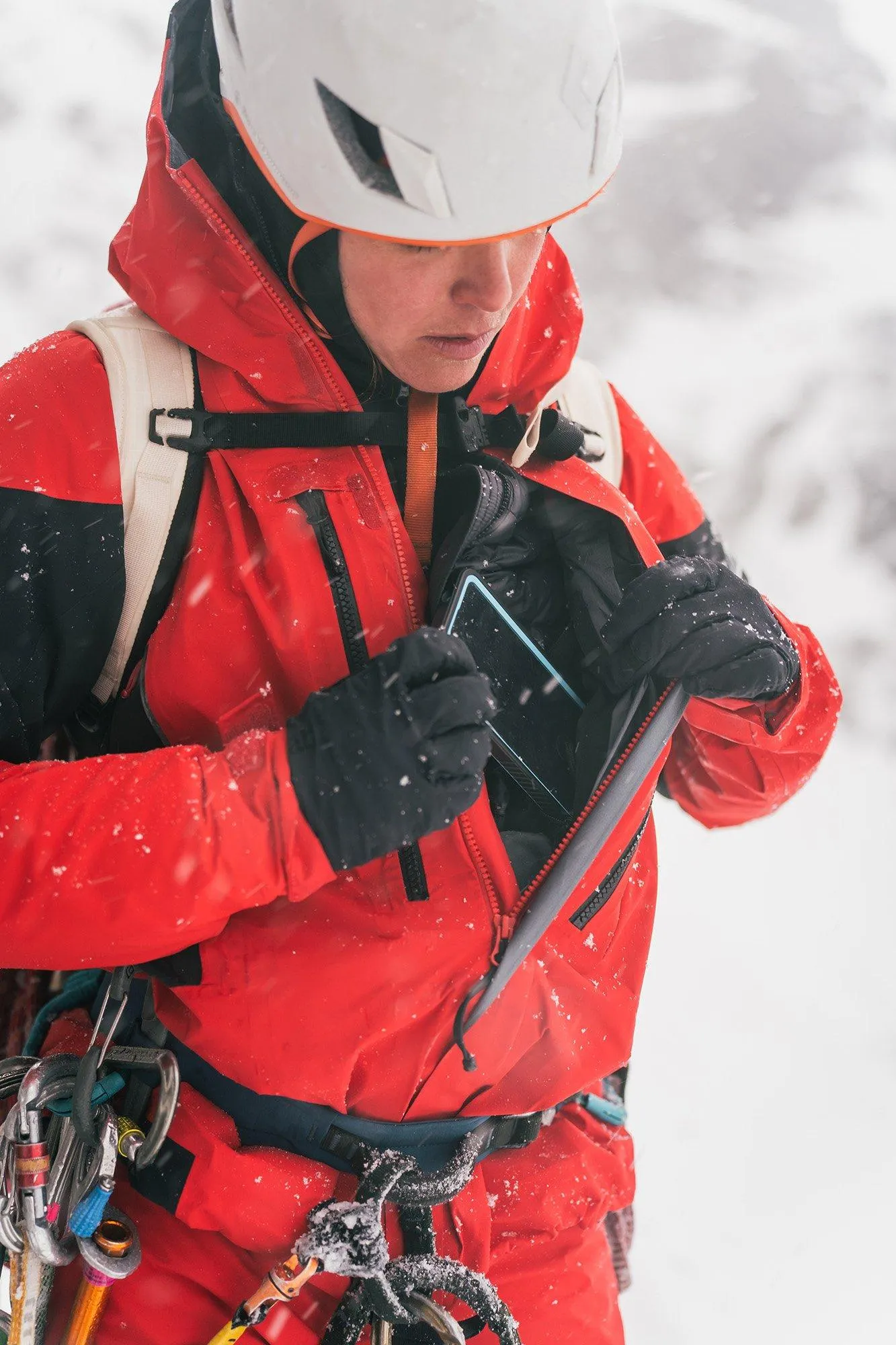 Berghaus Women's MTN Guide GORE-TEX Pro Jacket - Red/Black