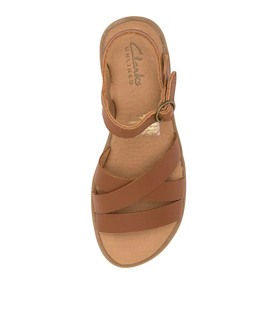 CLARKS Helena Jnr Tan