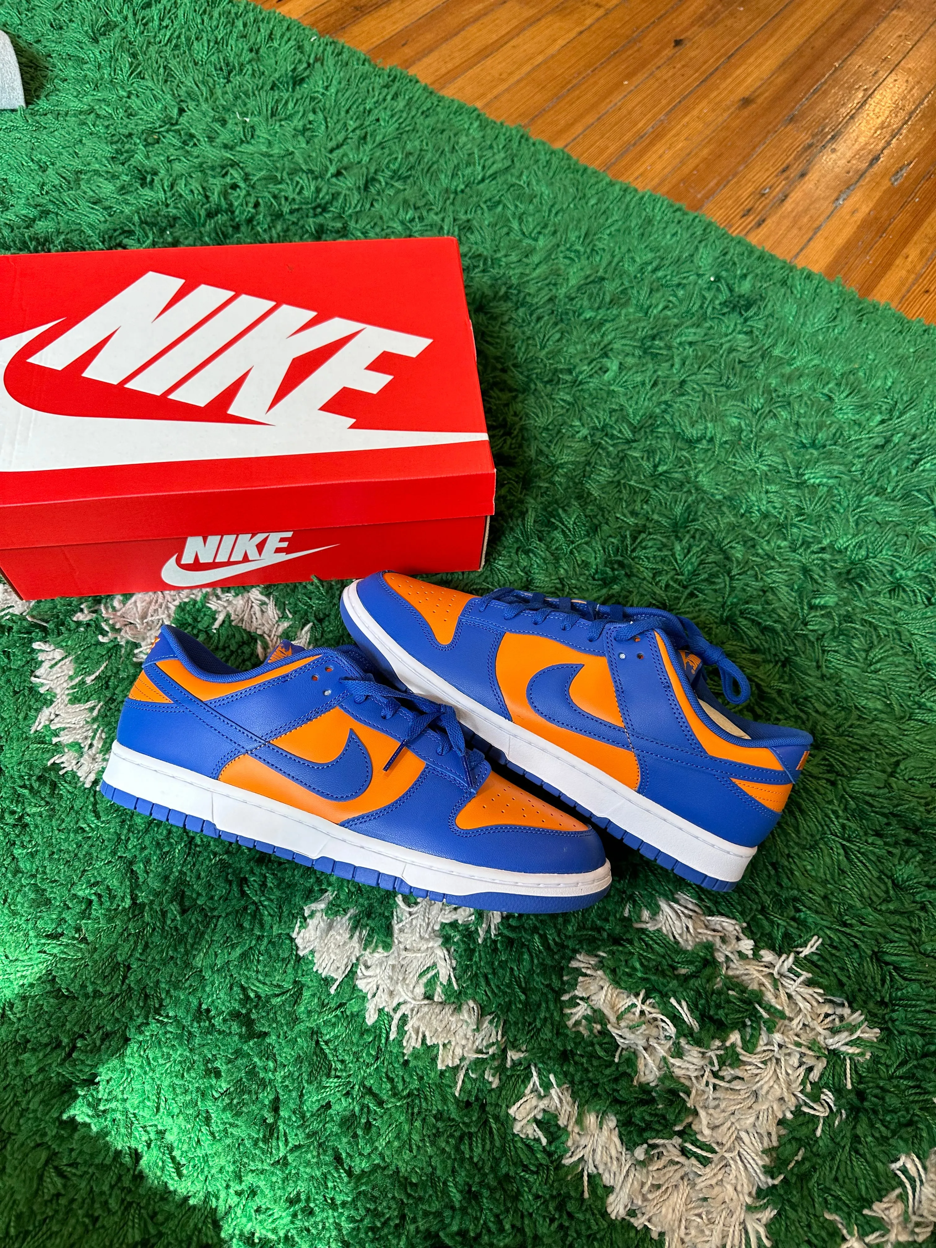 Nike Dunk Low “Knicks”