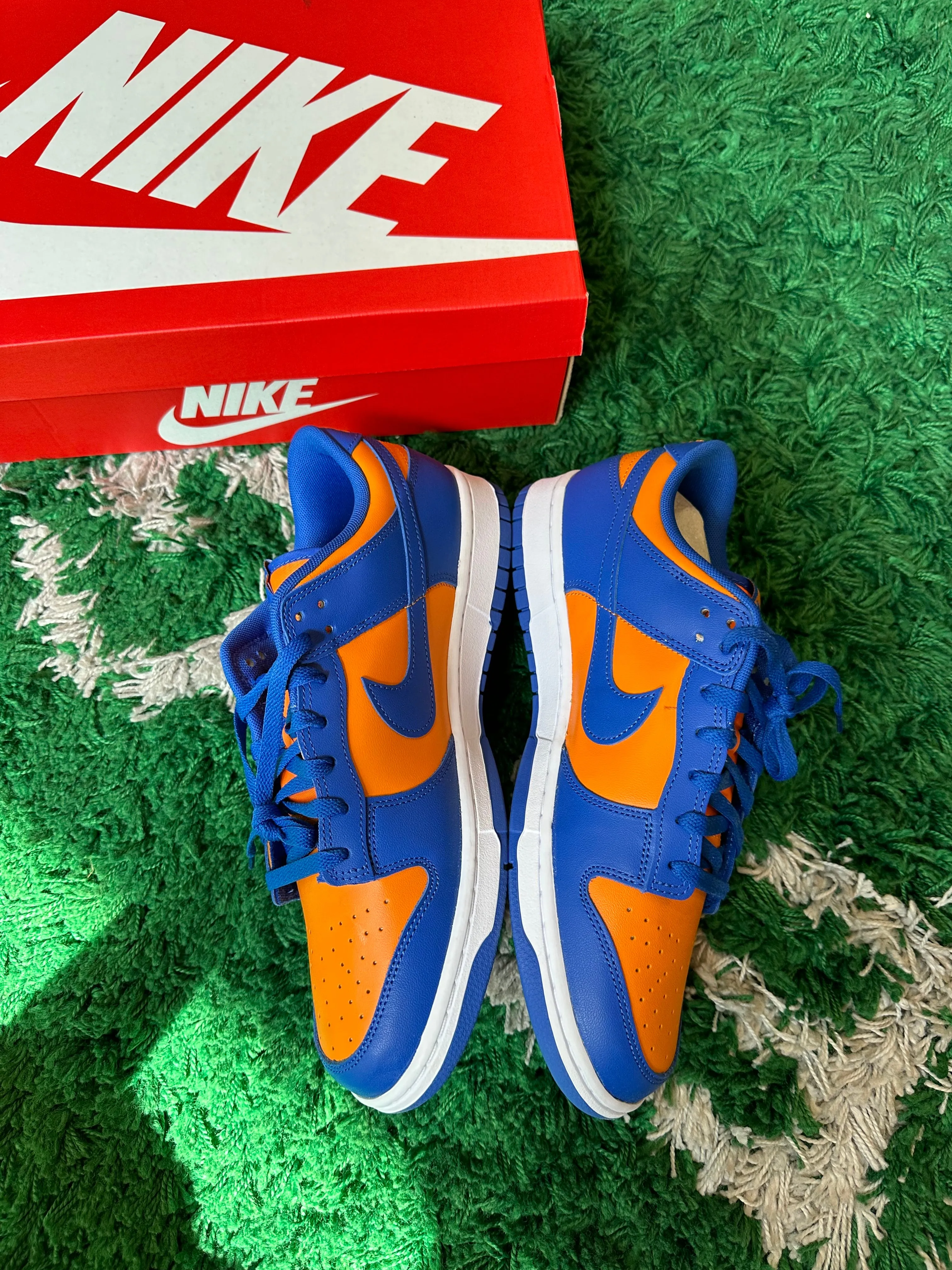 Nike Dunk Low “Knicks”