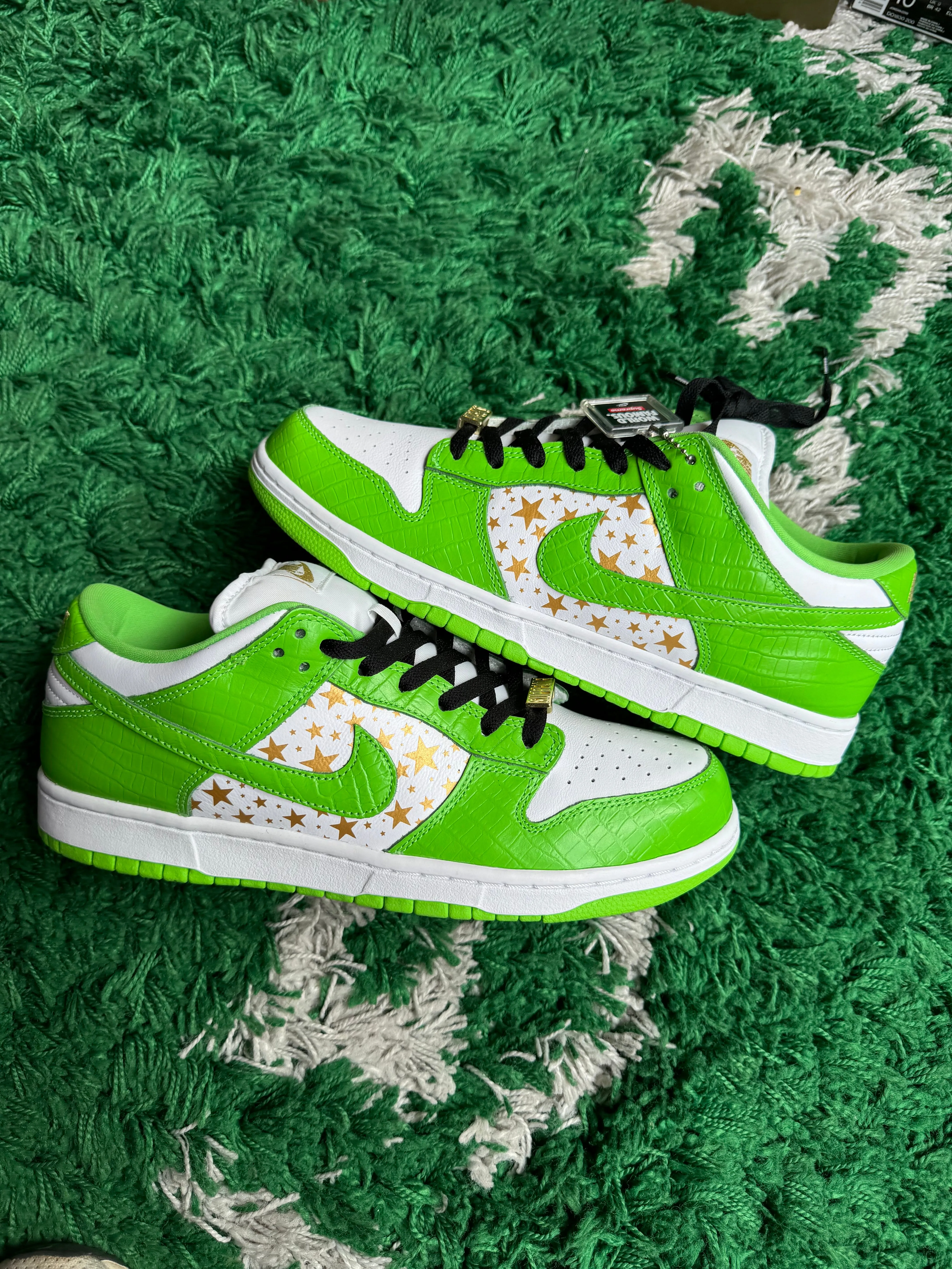 Nike Dunk Low x Supreme “Green Stars”