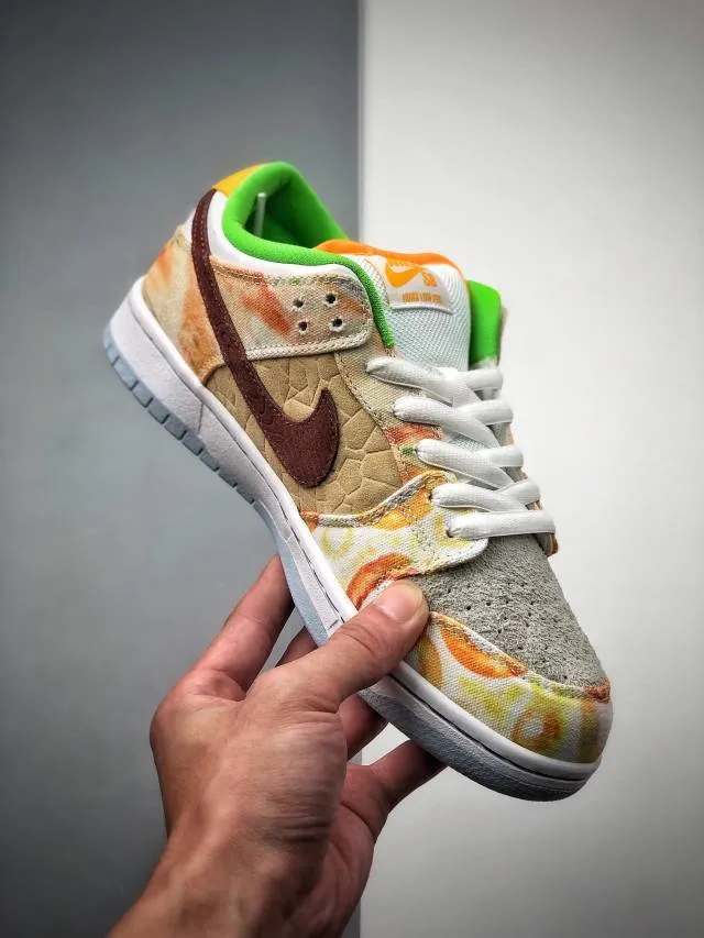 Nike SB Dunk Low Street Hawker