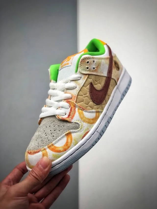 Nike SB Dunk Low Street Hawker