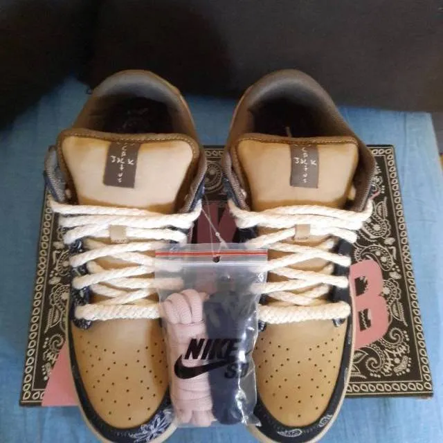 Nike sb dunk low travis scott (special box)