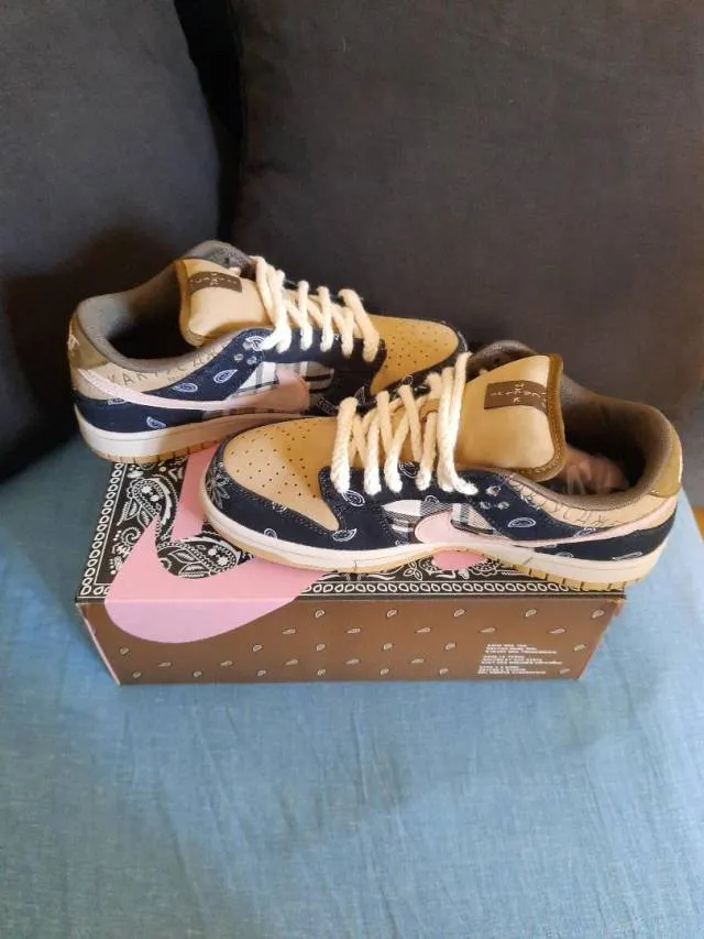 Nike sb dunk low travis scott (special box)