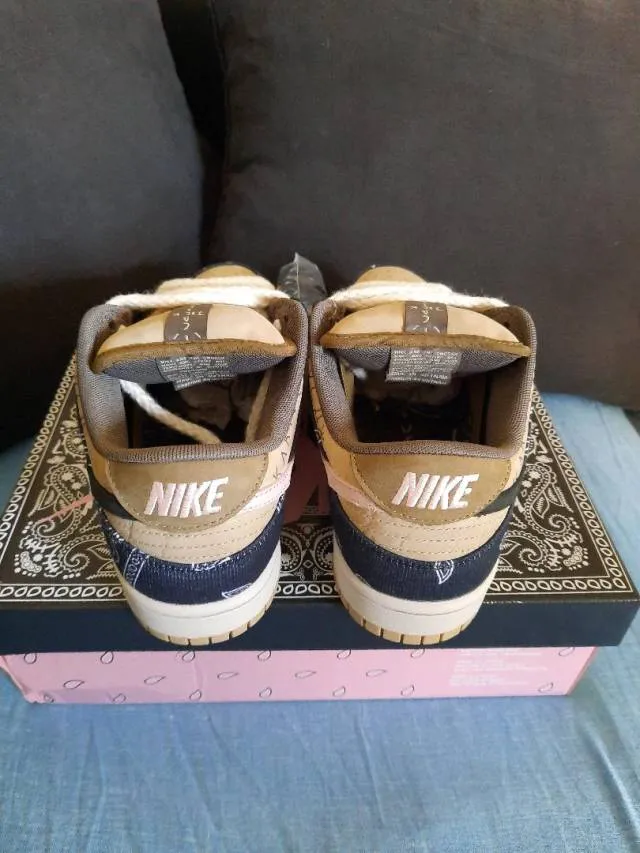 Nike sb dunk low travis scott (special box)