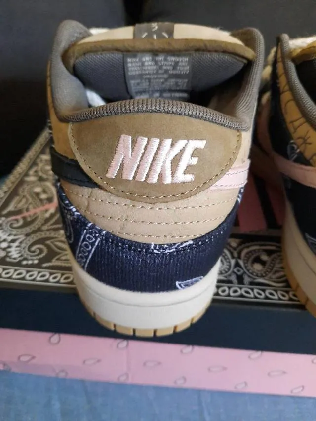 Nike sb dunk low travis scott (special box)