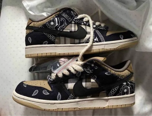 Travis Scott Nike sb dunk low prm qs